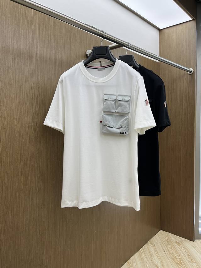 高品质 Mon 25早春新款短袖 男士日常出门闭眼搭 高级定制面料短袖T恤 魅力在于创造了简约奢华感的时尚,随意搭配感受英式风格独特气质. 宽松的版型展现出休闲