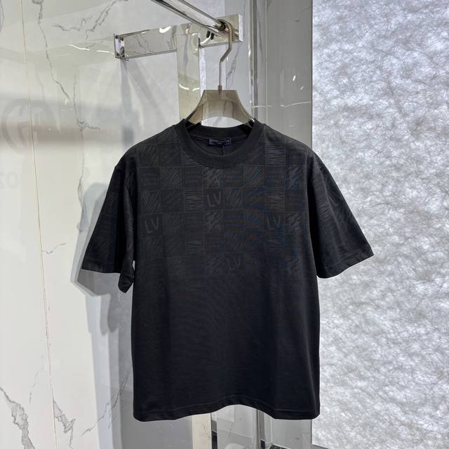L*新款渐变格子圆领T 颜色:黑 白 码数:M~3Xl
