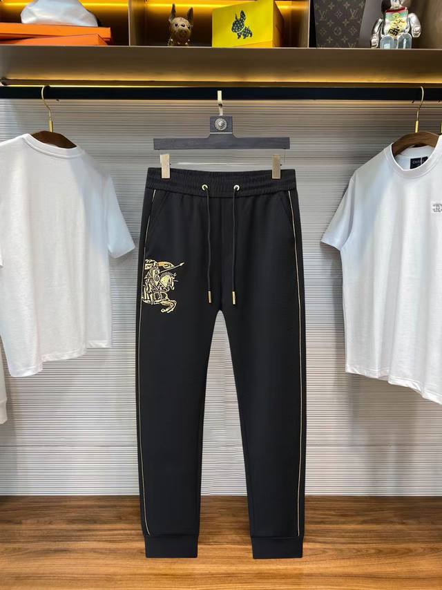 巴宝莉 2025春季新款休闲裤！官网同步发售。品牌经典Logo休闲裤，定制面料，舒适度极好，手触感： 烈。辦识度极高，完美品相工艺。尺码：M-3Xl