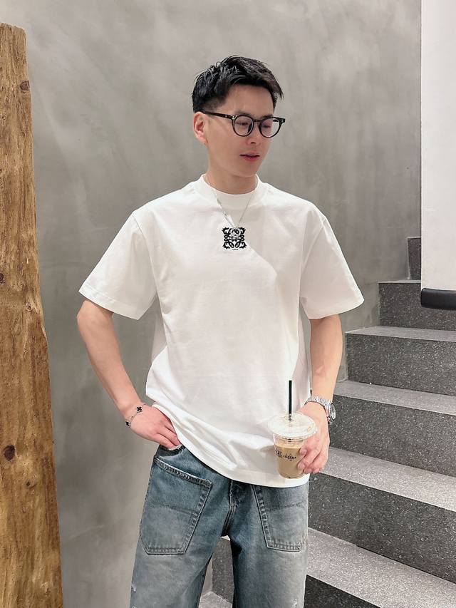 罗意威 2025春夏 最新款短袖T恤，原标 定制面料，手感柔软，穿着舒适，做工精细.上身效果无敌帅气， 码数 S-2Xl
