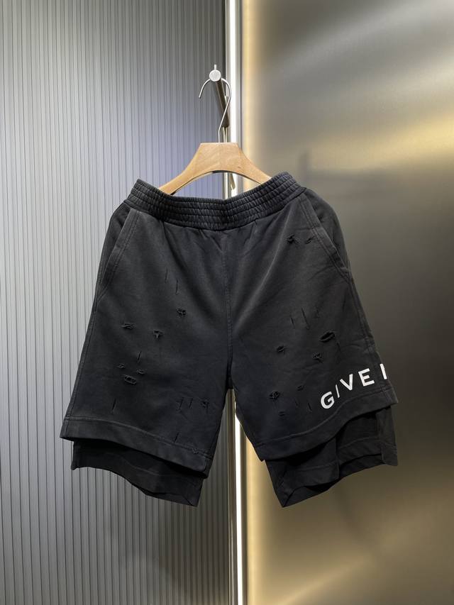 Givenchy 顶级复刻 破洞双层假两件短裤 采用320克毛圈 内衬使用26支爽棉 厚重扎实 质感十足 舒适贴肤 Gvc Logo搭配双层破洞独特点缀 双层结