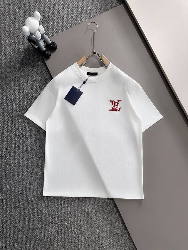 Louis Vuitton* 2025春夏款上新 原高版本 驴家Lv 面料采用270克高密度纯棉 不变形 不缩水 工艺介绍： 走秀款 个性Logo前后万针百灵达