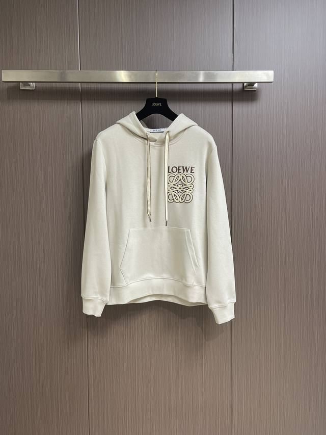 Loewe Ss早秋新款Anagram绣花连帽卫衣，定制480克毛圈卫衣料，时尚百搭Anagram图案定格轮廓，采用进口十字绣花机进行单线定位绣出Loewe字母