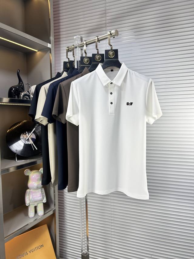 Arm*阿玛尼 Ss25夏季新款翻领polo衫 高品质珠地棉材质 雍容华贵的品牌风格，客供进口面料 做出来的衬衫也是版型垂顺挺括，并且还抗皱抗起球，贴身穿着也是
