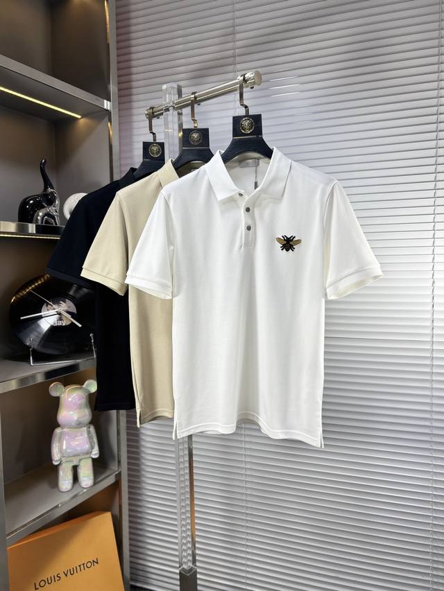 Dio*迪奥 Ss25早春新款翻领polo衫 高品质珠地棉材质 雍容华贵的品牌风格，260克重 客供进口面料 做出来的衬衫也是版型垂顺挺括，并且还抗皱抗起球，贴