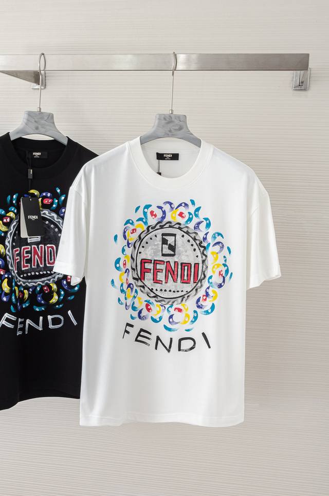 new# Fen# Di 2025最新经典手绘工艺 重磅260克 圆领短袖#高端品质专柜原单圆领援助，顶级制作工艺进口面料，专柜款独特设计，采用进口高端订制进口