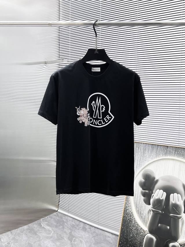 蒙口 Moncler 新款 圆领 短袖 T恤 体恤 半袖 ，高端版本！专柜定制面料 透气舒适度高，细节无可挑剔，品牌元素设计理念，体现高品质。手感细腻柔软！呈现
