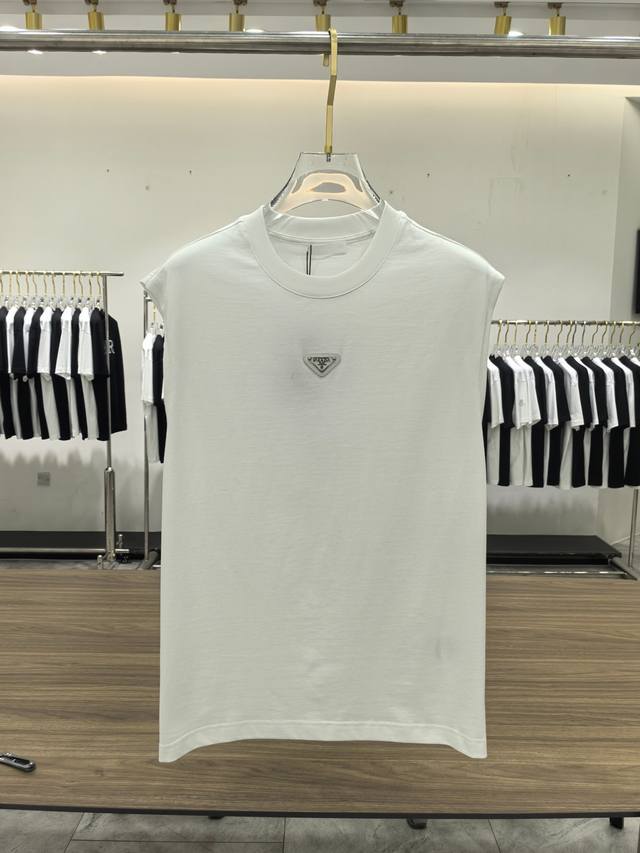 新品 prada 男士时装款圆领背心，贸易公司洋行货，高级限定款，25年春夏新品，明星级人气单品！ 客供埃及进口顶级面料，甄选尼罗河区域光照极好的上等棉花原料，