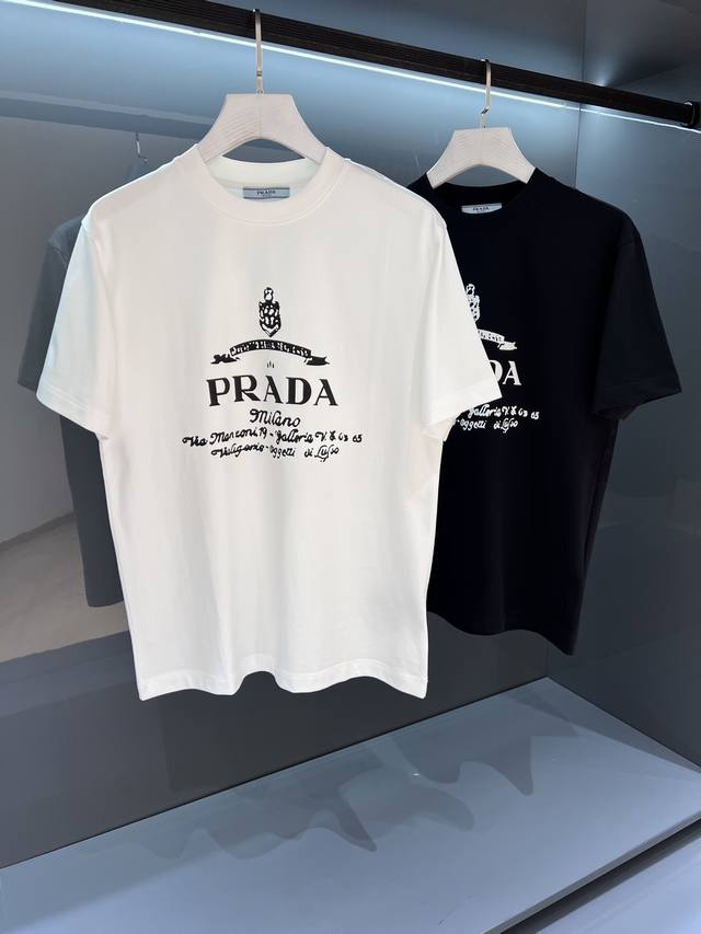 新品 2025夏季新品pr*Da 男士圆领印花字母Logo 短袖T恤 Os设计裁剪,兼具个性时尚范儿,与生俱来的不平凡.单穿内搭皆适宜 极简休闲的经典风格来自p