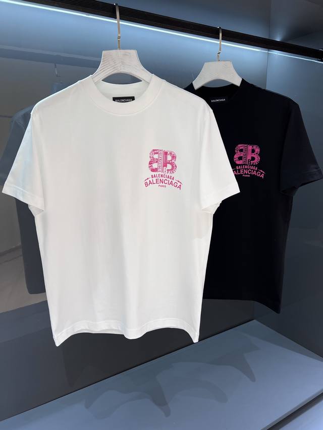 新品 重磅印花 Bal 男士圆领印花短袖T恤 2025Ss春夏新品Os宽松版型 效果更为简约利落,为时尚造型增添一抹独特风采...单穿内搭完美展现 刺绣标徽设计