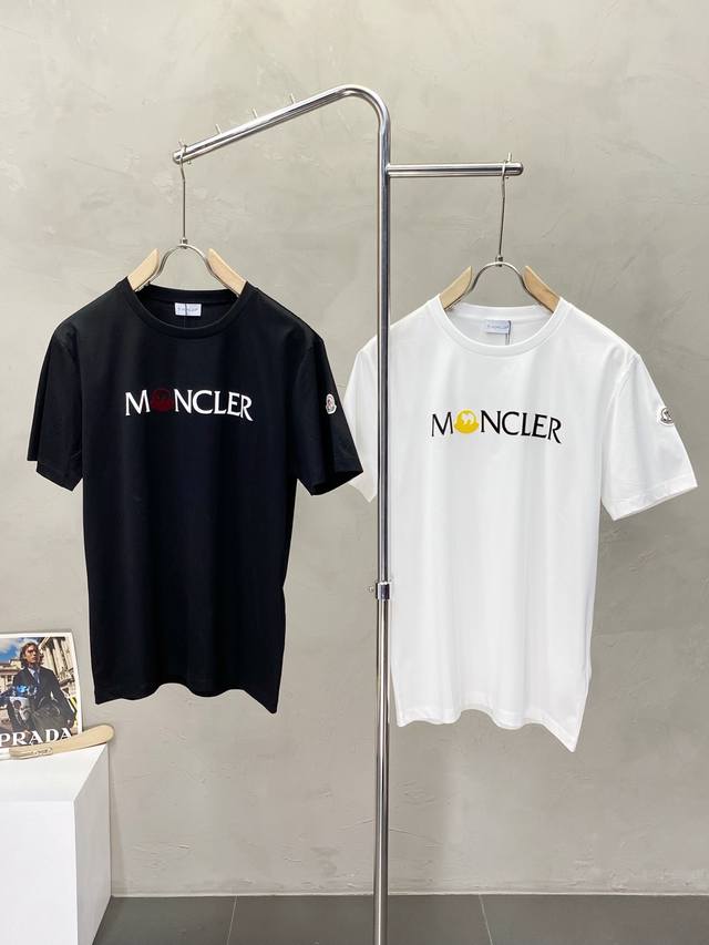Moncler蒙口独家专供新款原单男士休闲短袖 高端定制 高端版本 时尚百搭爆款进口面料 手感超柔软细腻 穿着亲肤舒适 高端精品 代工厂p精细做工 上身非常赞