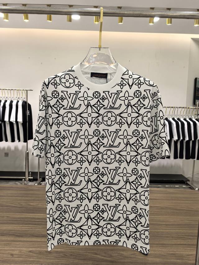 新品 Lv 男士时装款圆领短袖T恤，贸易公司洋行货，高级限定款，25年春夏新品，明星级人气单品！ 客供埃及进口顶级面料，甄选尼罗河区域光照极好的上等棉花原料，经