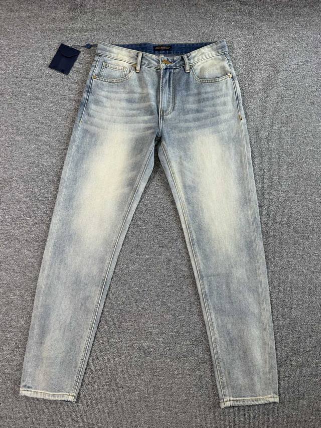 Lv 2025Ss春夏新款修身小脚牛仔裤 完美洗水工艺 定制顶级五金Logo 独家定制微弹面料 码数29-38 没35、37 021