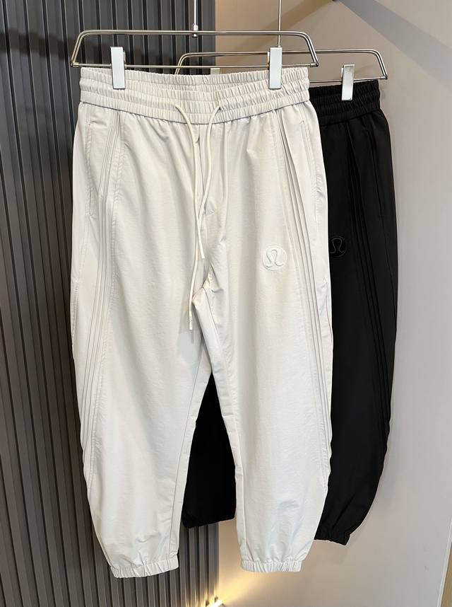Lululemon 露露乐蒙 2025春夏新款男女同款休闲裤，意大利原厂订单渠道，极具个性高级风，标志Logo图案刺绣工艺设计！情侣款休闲裤，定制原版聚酯纤维面