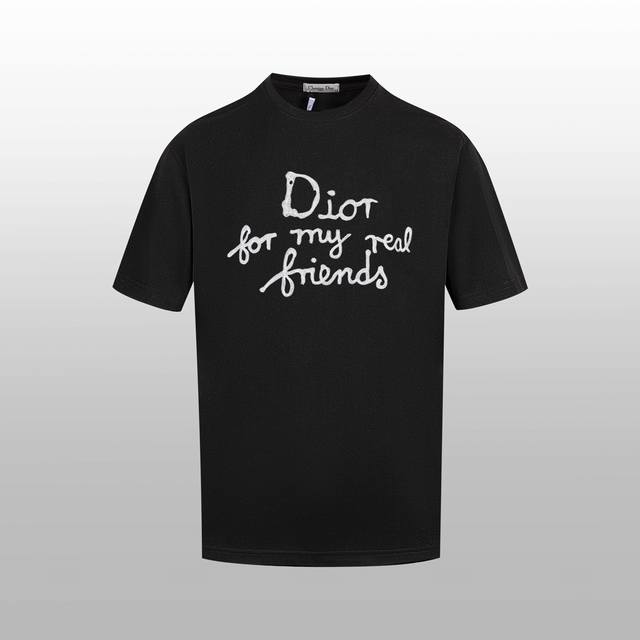 顶级版本 区别通货 Dior字母刺绣短袖 颜色：黑色 尺码：Xs S M L 辅料: 全套定制辅料 版型：宽松 无性别区分 男女同款