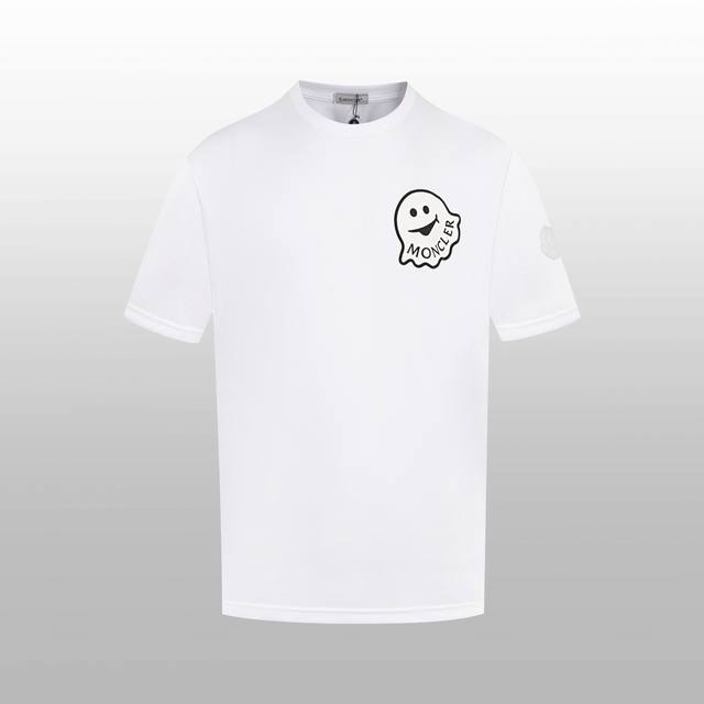 顶级版本 区别通货 Moncler 小标短袖 颜色：白色 尺码：Xs S M L 辅料: 全套定制辅料 版型：宽松 无性别区分 男女同款