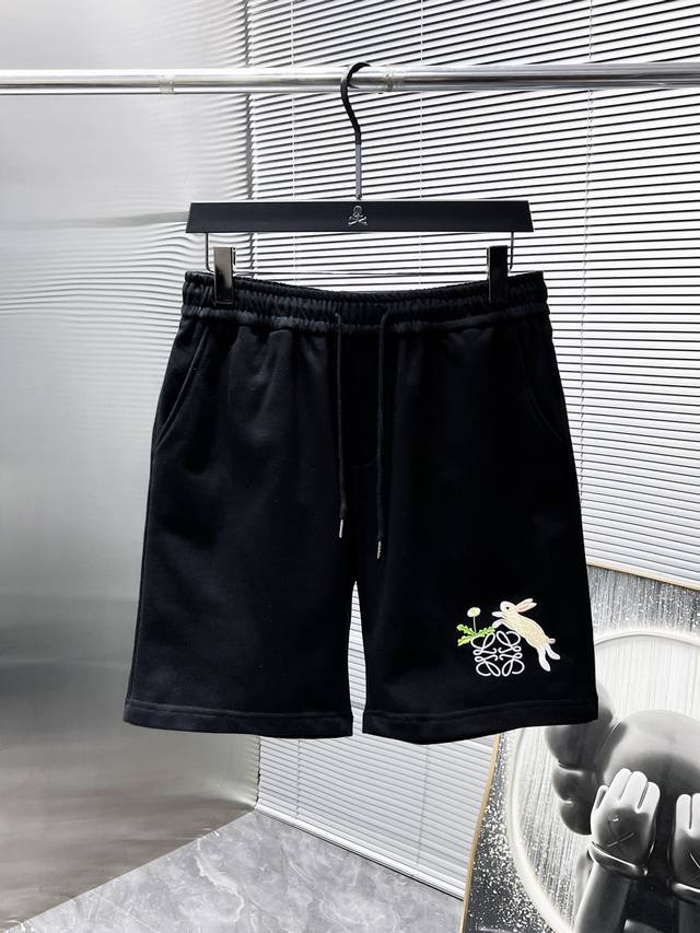 罗意威 Loewe 2025夏季新款 短裤 休闲裤，高端版本！专柜定制面料 透气舒适度高，细节无可挑剔，品牌元素设计理念，体现高品质。手感细腻柔软！呈现休闲裁剪