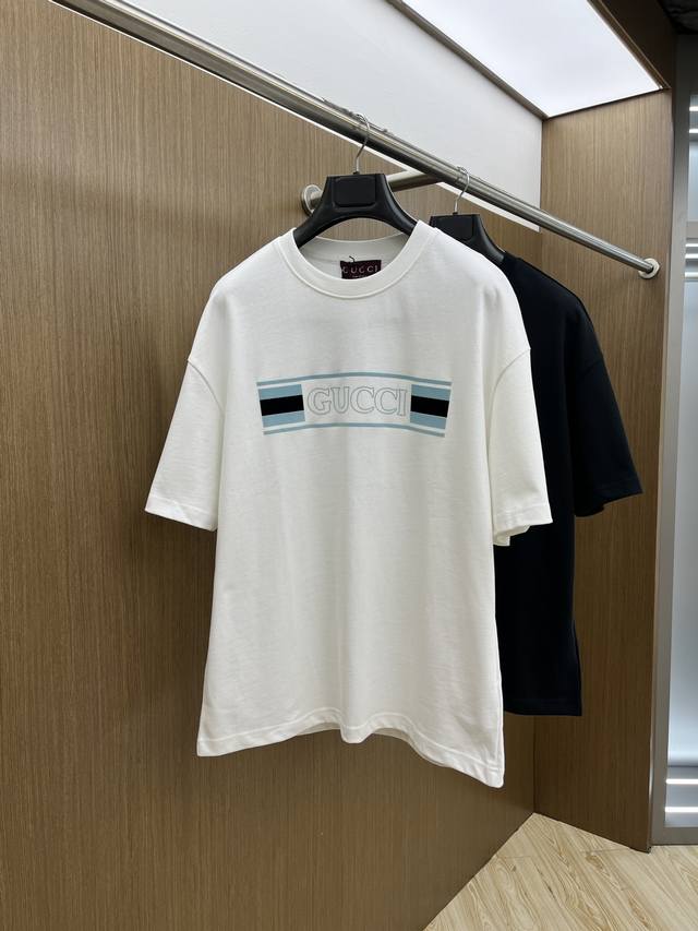 Guc Ss夏装新品 专柜在售 最新系列图案Logo短袖T恤 必须人手一件的节奏！ 进口顶极精梳棉面料，极为亲肤舒适 摸上去非常的细腻，质感很好，完美体现立体感