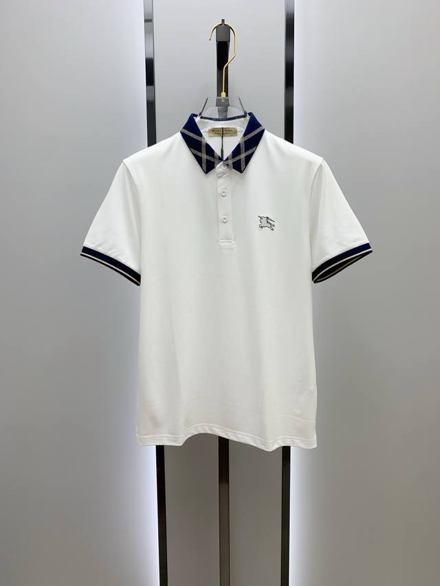 巴宝莉25Ss新款春夏短袖翻领T恤polo，最高版本客供定制高端朱地面料简单时尚款，螺纹拼色螺纹配色超级好看！胸前战马标识刺绣经典Logo简单大方的款式！满满的