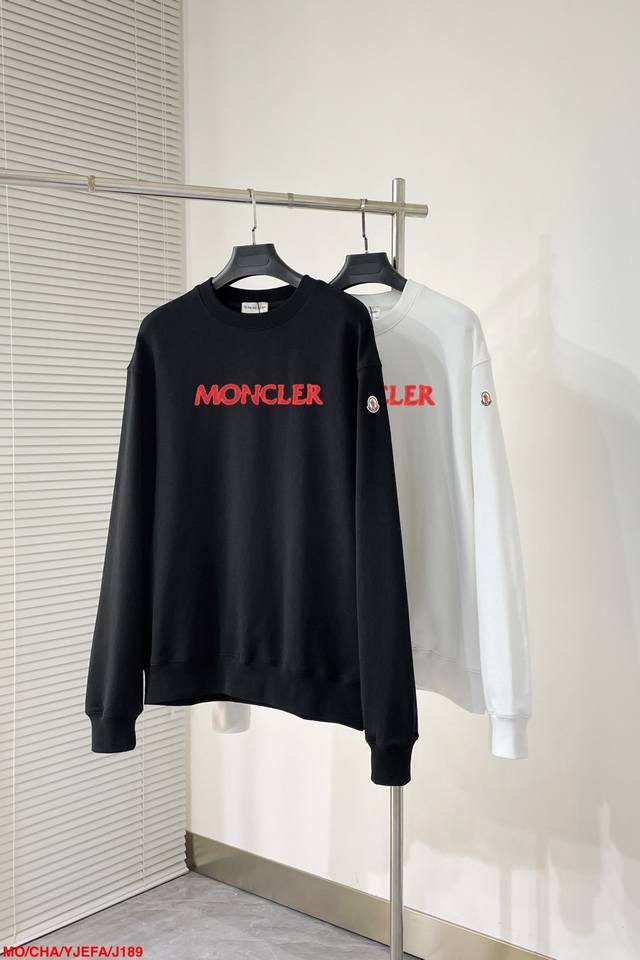 J189 Mo蒙口官网 新款字母印花双层重工字母图案不管是T桖还是卫衣都是每年的爆款单品 前幅大面积印花采用大康丽数码印花机直喷 成本极高 经过多次的调试打版图