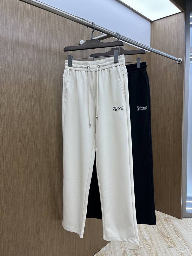 高端货品 Guc 2540春夏新款休闲裤！官网同步发售。品牌经典Logo休闲裤 ，定制面料，舒适度极好，手触感强烈。辨识度极高，Fdh完美品相工艺 颜色：黑色