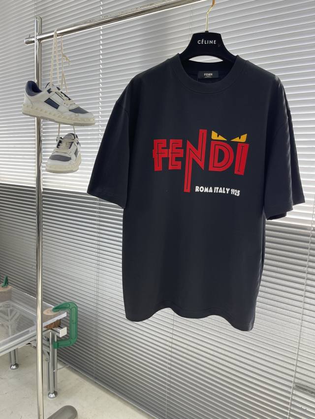 Fend 2025新款原单男士休闲打底短袖T恤！时尚百搭爆款宽松版型 进口双股纯棉面料 螺纹袖口.领口衣摆 手感超柔软细腻 穿着亲肤舒适 高端精品 代工厂p精细