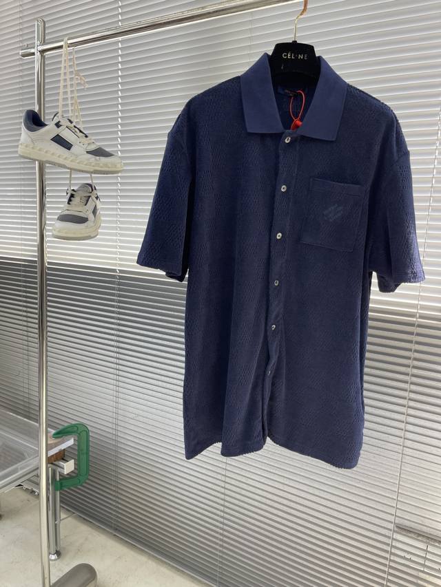 驴牌 Damier 刺绣毛圈布衬衫 定制定染云绒毛巾卫衣纱 质感十足 舒适贴肤 全幅描绘 Damier 提花图案 将Marque L.Vuitton Depos