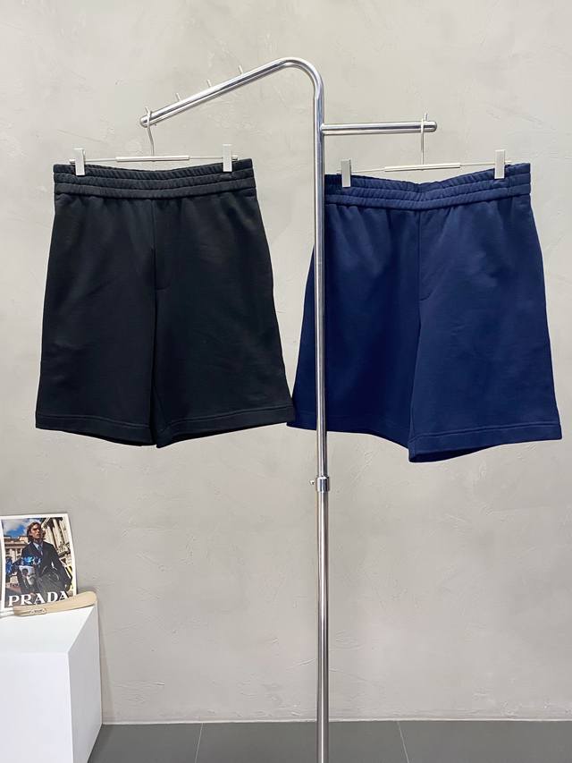 Burberry巴宝莉独家专供新款休闲短裤高端版本 专柜定制面料 透气舒适度高，细节无可挑剔，品牌元素设计理念，体现高品质。手感细腻柔软！呈现休闲裁剪，上身版型