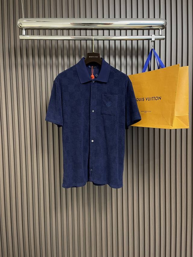 Lv 刺绣毛圈布格子短袖衬衫，定制定染云绒毛巾卫衣纱 红外线定位裁床 通过红外发射器和红外接收器来实现对材料的精准定位 精度可达到微米级别 从而满足格纹对位高精