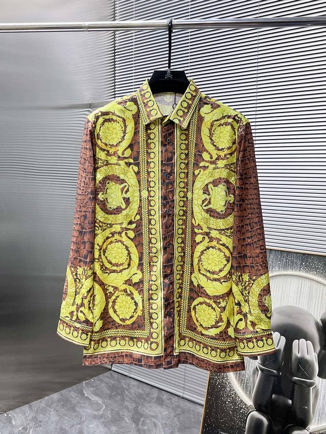 范思哲 Versace 2025Ss新款男士长袖 衬衫 衬衣，高端版本！专柜定制面料 透气舒适度高，细节无可挑剔，品牌元素设计理念，体现高品质。手感细腻柔软！呈