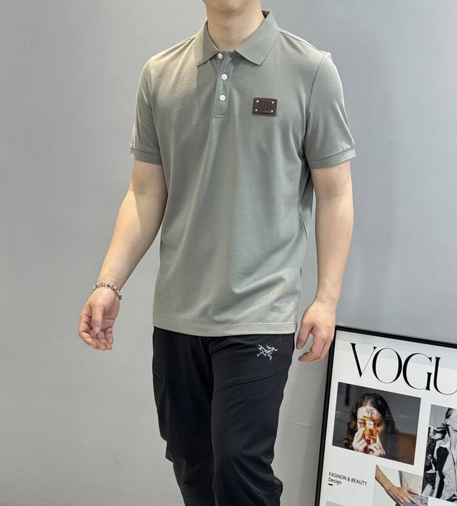 Moncle*蒙口25S新款翻领T恤.基础款polo推荐～订制品牌皮标呈现出销量榜首！经典品味又不失风度，干干净净的纯色.胸口精致品牌皮标工艺.百分百丝光珠地棉