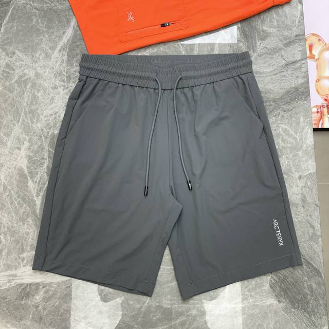 Arcteryx*始祖-鸟户外速干运动休闲短裤沙滩裤冲浪裤，高订款推荐！这款短裤材质柔软，炎热的夏天也能保持清爽舒适。面料轻盈耐用，超级丝滑！超弹！真的超级好看