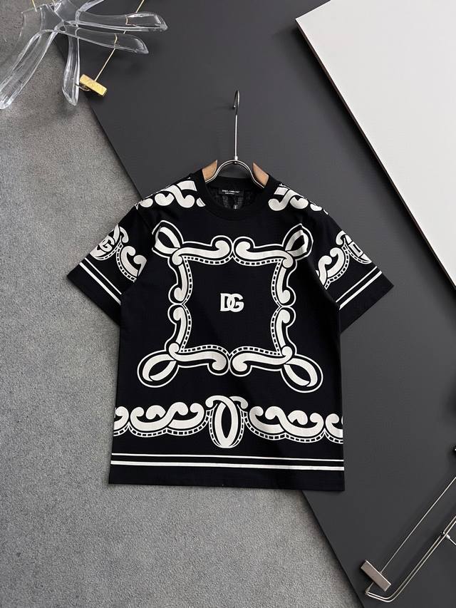 2025独家 新品！Dg*爆款手工 美国杜邦公司所罗纳面料黑科技 爆款现货春夏短袖，简约基础衣橱神器， 休闲百搭必备款 做工走线质感一流，三色推荐 修身版型码数