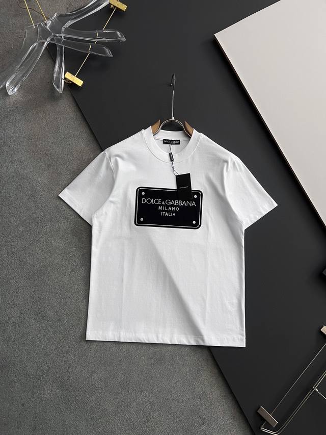 2025独家 新品！Dg*爆款 美国杜邦公司所罗纳面料黑科技 爆款现货春夏短袖，简约基础衣橱神器， 休闲百搭必备款 做工走线质感一流，两色推荐 修身版型码数S-