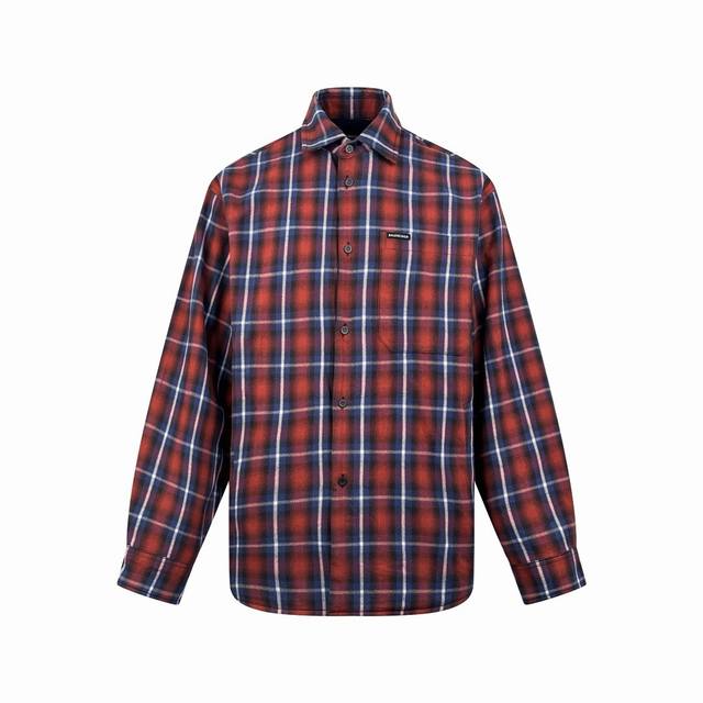 Balenciaga 格纹双层、双面穿 定制1:1尊享棉韵格纹料 定制高级绒洗水兰料 纹理清晰 质感十足 舒适贴肤 经典红蓝格纹为主基调 流动的艺术感 胸部饰以