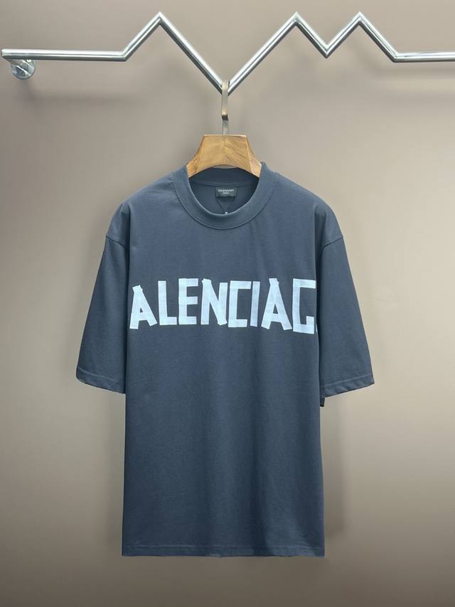 高端品质 巴黎世家Balenciaga 原版高克重纱纯棉面料 重工艺，印花，破洞，手感滑爽 L极度舒适体验 十足的高级感，都保持奢华高贵的特有的视觉质感. 颜色