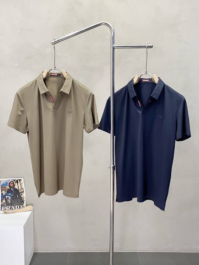 prada普拉达独家专供新款原单男士休闲polo短袖 高端定制 高端版本 时尚百搭爆款进口面料 手感超柔软细腻 穿着亲肤舒适 高端精品 代工厂p精细做工 上身非