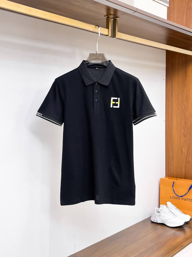 芬迪 2025Ss夏季新款字母Logo男士翻领polo衫！经典商务男款，高端男装的天花板级别的商务男款！简约时尚大气不失优雅，单穿内搭体面过人，品质控 细节控的
