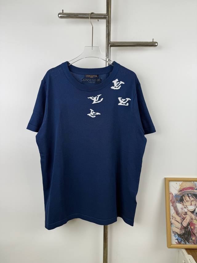 款号G47 新款Louis Vuitton Lv年春夏新款吹笛人针织短袖男女同款 喜欢 Over Size风的一定要入手，上身效果超飒超惊艳，材质是有质感又清凉
