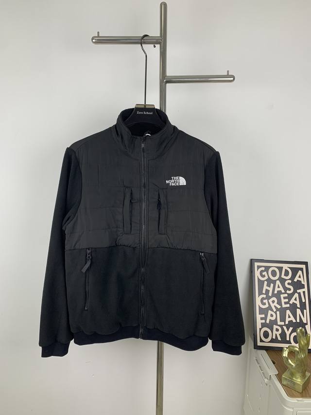 款号T127 新款The North Face 北面新款拼接摇粒绒外套！ 上身百搭不臃肿 秒杀市场所有版本 面料厚实保暖 防风保暖效果超赞 随意搭配都好看 Lo