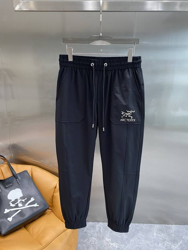 鸟家 高端定制 新款休闲裤精心设计、兼具舒适性和精致感的专属和系列，该系列包含舒适保暖、经典时尚一线 流线型裁剪实用百搭极具高端奢华感码数:M-3Xl 隔天