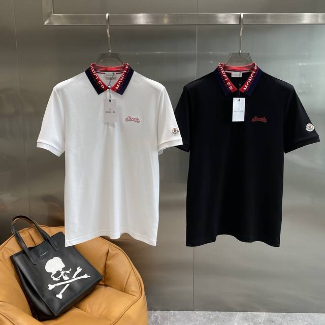 蒙家 蒙口polo衫经典又百搭，领口处红蓝撞色的“Moncler”字母设计，胸口精致的刺绣和袖口的品牌标识，细节之处尽显奢华格调~ 面料亲肤又透气，M-3Xl