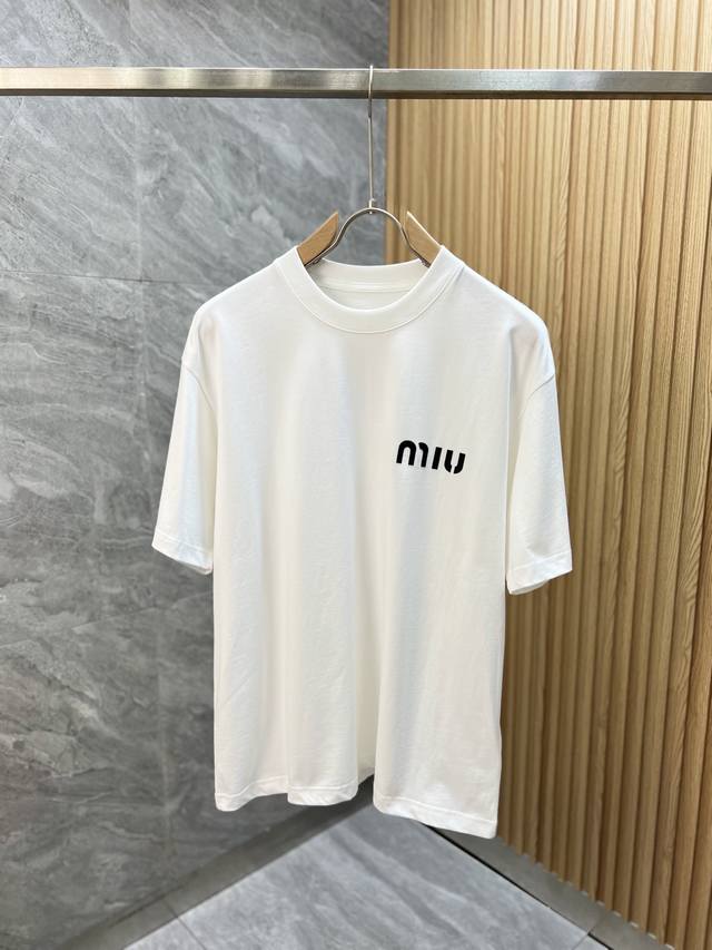 Miumiu 2025春夏新品 三标齐全 圆领纯棉短袖T恤 好货不用过多介绍 看细节 专柜码数：M-Xxxl 175 140建议L