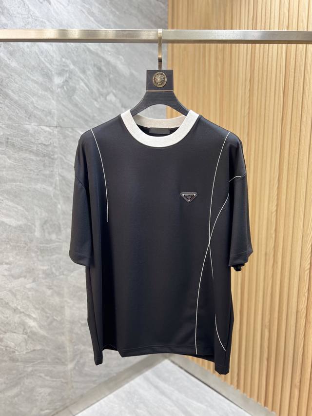 prada 普拉达 2025春夏新品 三标齐全 圆领短袖T恤 好货不用过多介绍 看细节 专柜码数：M-Xxxl 175 140建议L