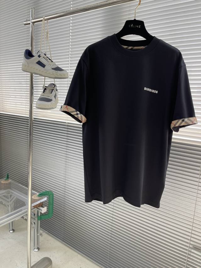 Bbr 2025春夏短袖系列 尺码: M-5Xl 版型：微阔版型 克重：230克 成份：100%棉 面料纹路平整 手感棉柔细腻 工艺：潮棉 前幅做刺绣工艺 袖子