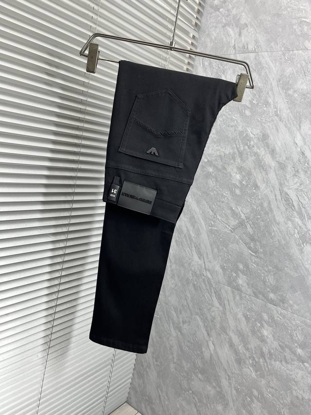 阿玛‘’早春薄款男士新款高级时装休闲牛仔裤，原单1:1好货，简洁大气 ，专柜同款支持验货简约时尚，从容百搭，舒适专柜同款支持验货，百年奢侈品牌，英伦传统高贵的设