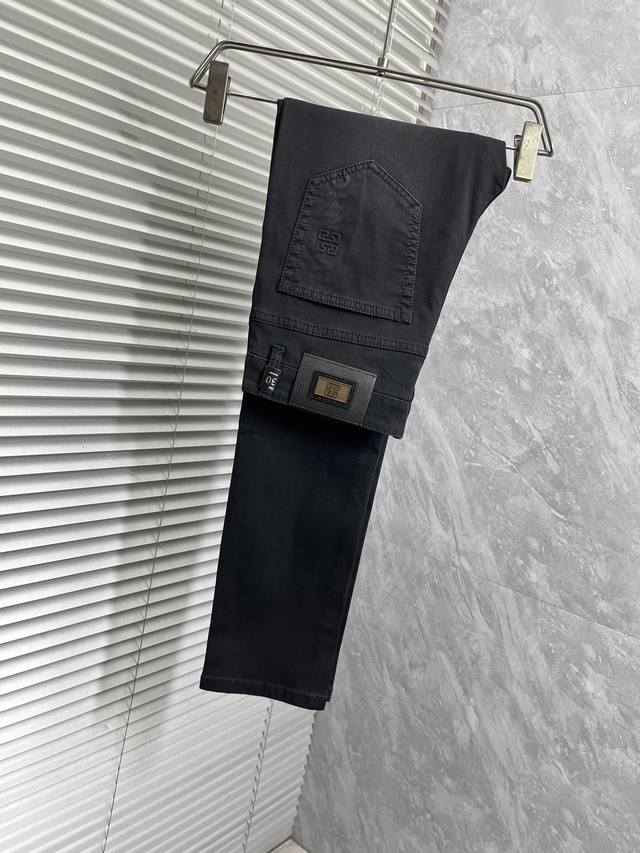 纪梵‘’早春薄款男士新款高级时装休闲牛仔裤，原单1:1好货，简洁大气 ，专柜同款支持验货简约时尚，从容百搭，舒适专柜同款支持验货，百年奢侈品牌，英伦传统高贵的设