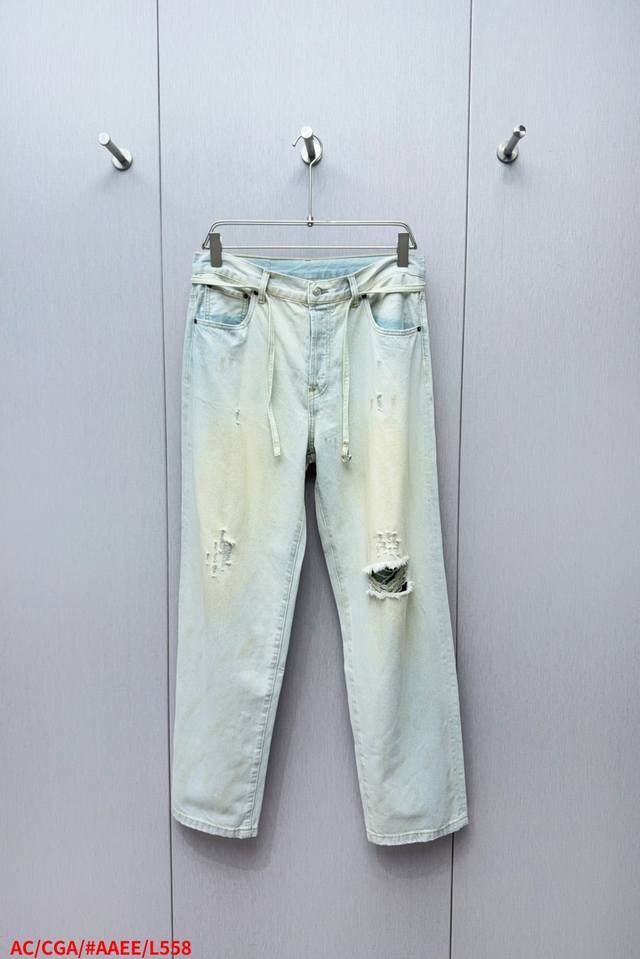L558 Ac Acne 25Ss 1991腰带宽松破洞牛仔裤 定制高克重有机棉斜纹布 14Oz 专为Acne开发，采用长绒棉+2%弹性纤维混纺，确保挺括感与适