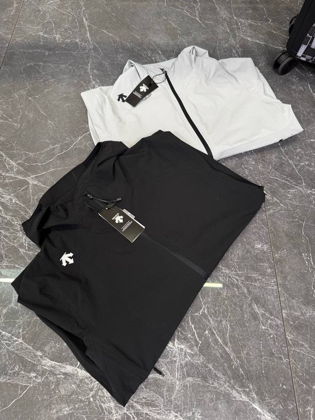 Descente 迪桑特 25Ss户外系列新品！以简洁的设计 打造日常休闲穿着以及户外运动需求。立领款式！干净利落～可作为各种场合上身搭配，立体修身裁剪 勾勒身
