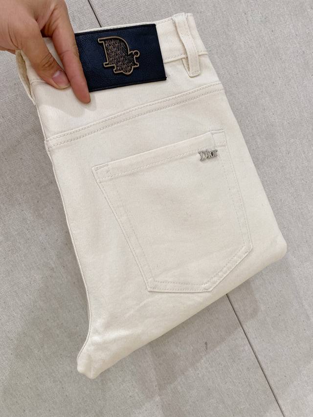 迪奥 新品 高端独家发售 25Ss四季款超燃炸街系列之最牛仔裤 独家隆重推出 原版定制高端品质面料 定制五金版型修身剪裁 面料带弹力 微弹上身舒适度超高 必爆单